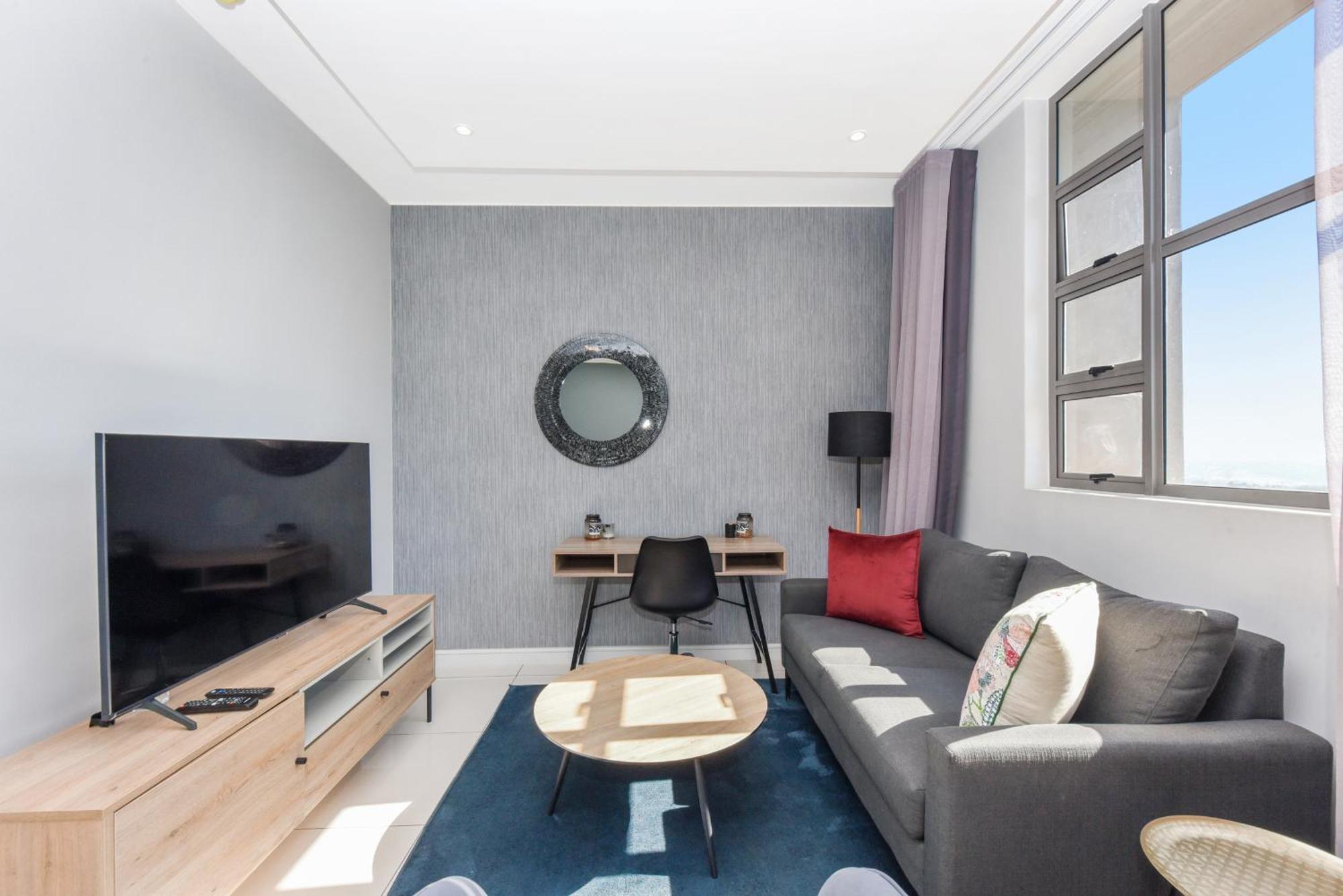 The Median Rosebank Luxury - Building With Generator * Johannesburg