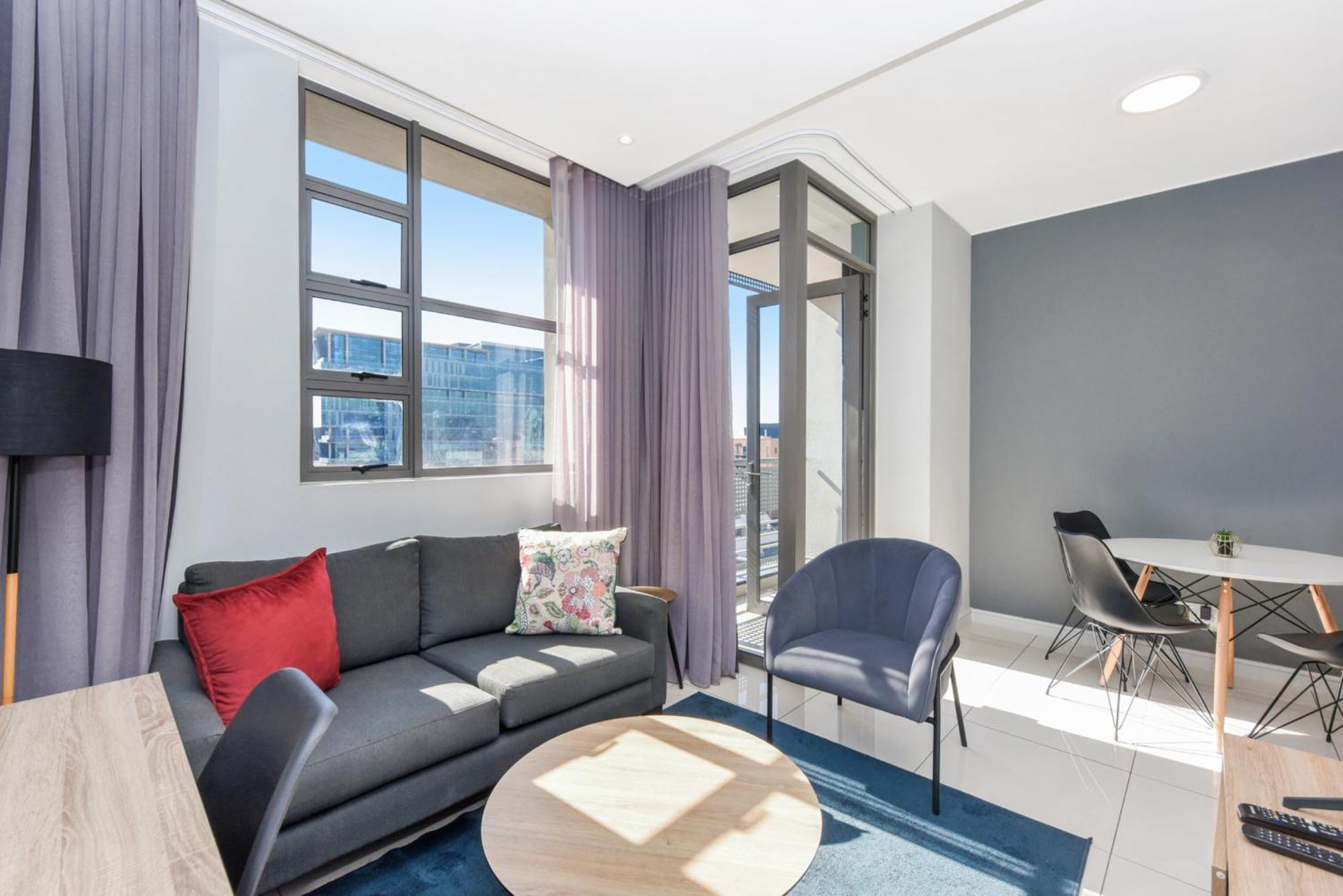 The Median Rosebank Luxury - Building With Generator