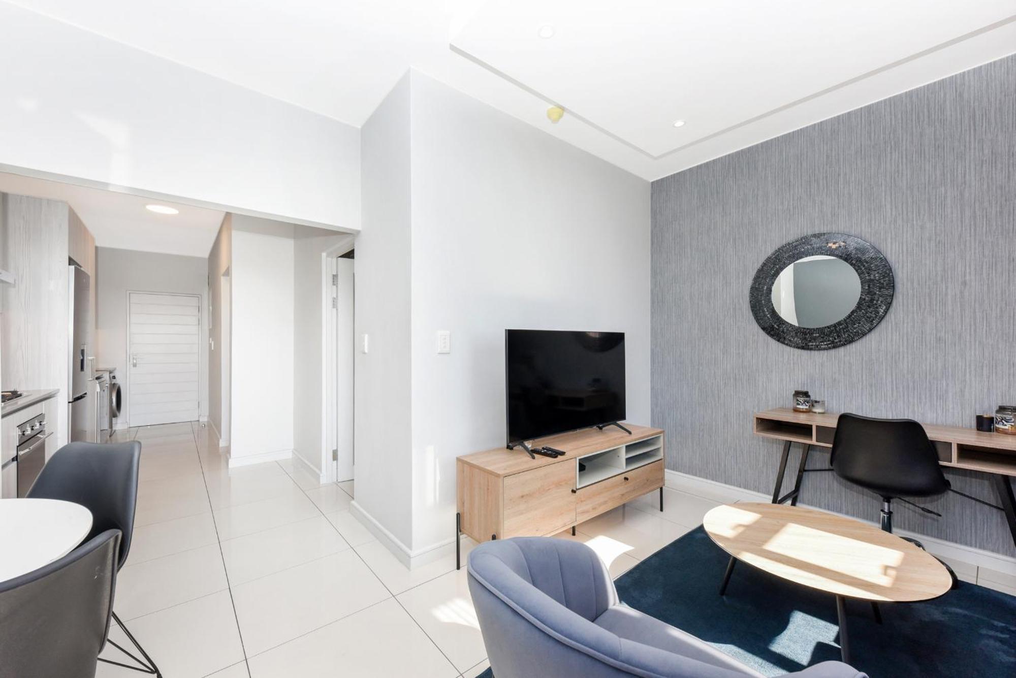 The Median Rosebank Luxury - Building With Generator Apartment