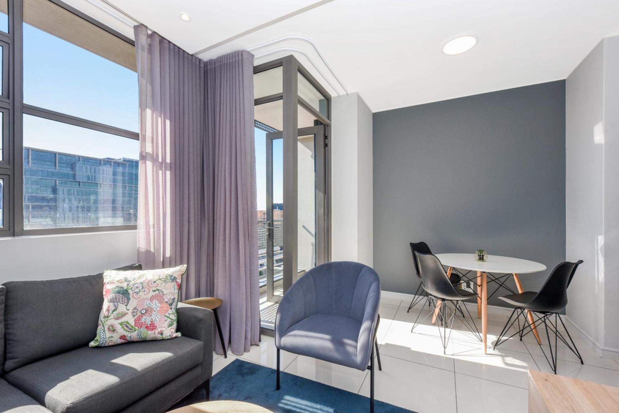 Apartment The Median Rosebank Luxury - Building With Generator Johannesburg