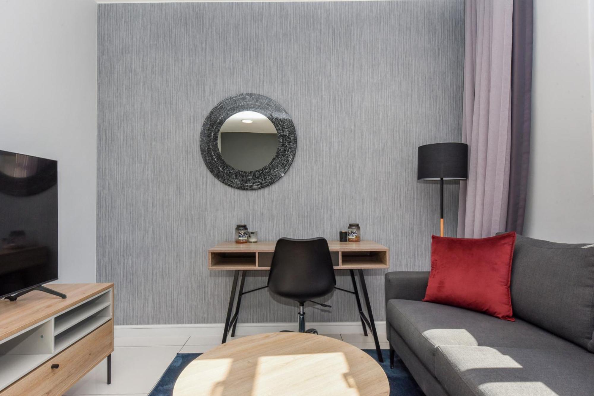 The Median Rosebank Luxury - Building With Generator Apartment