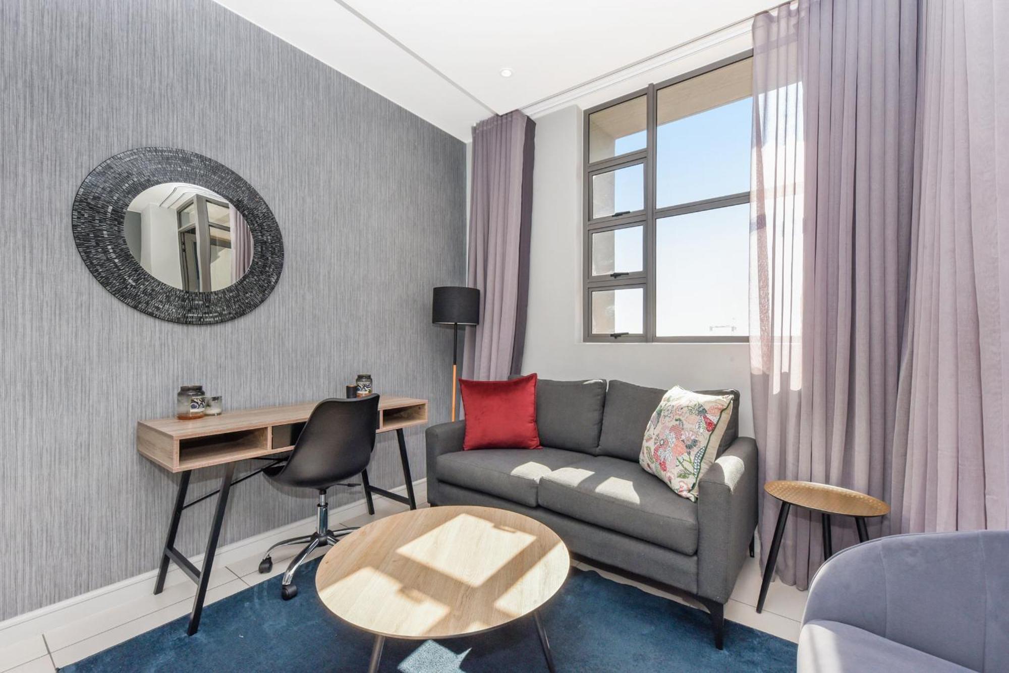 Apartment The Median Rosebank Luxury - Building With Generator Johannesburg