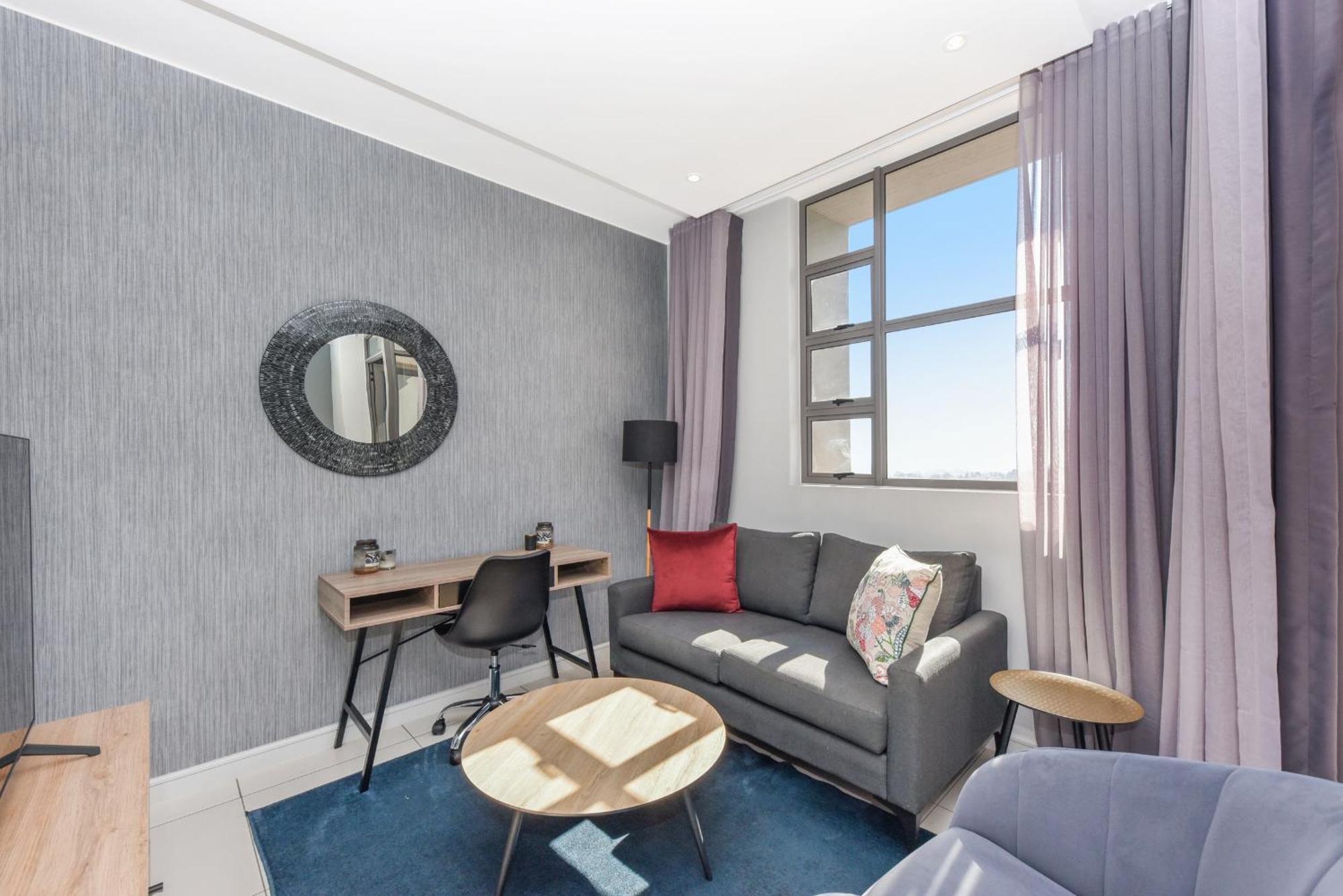The Median Rosebank Luxury - Building With Generator Apartment