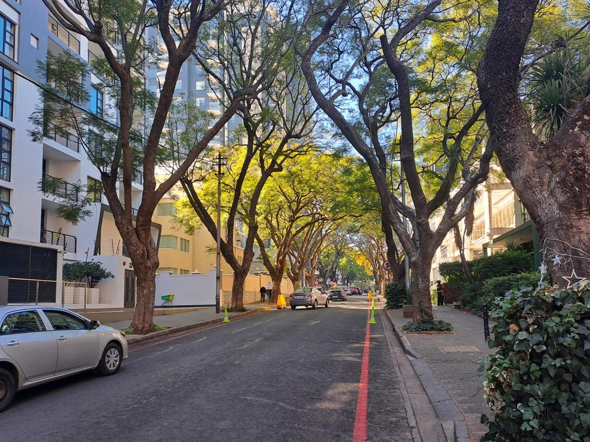 The Median Rosebank Luxury - Building With Generator Johannesburg