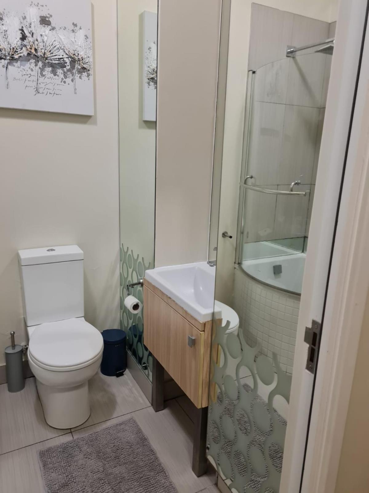 Căn hộ Modern One Bedroom In Rivonia Johannesburg