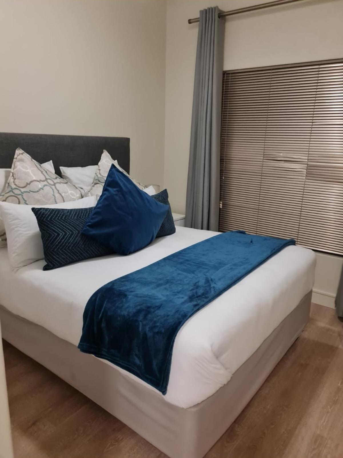 Modern One Bedroom In Rivonia Căn hộ *