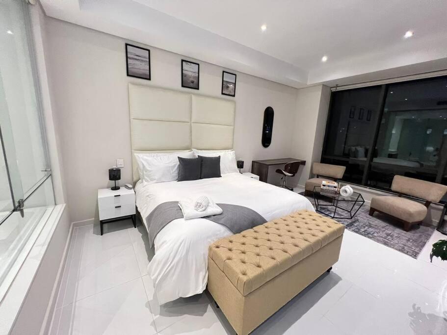 New Luxury Sandton Apartment *
