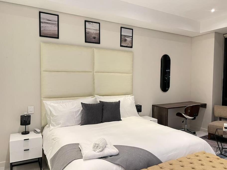 New Luxury Sandton Apartment *