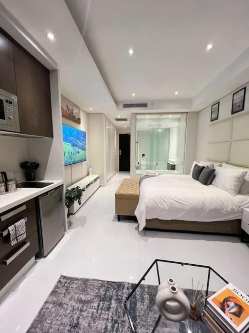 New Luxury Sandton Apartment