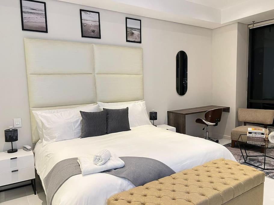 New Luxury Sandton Apartment *