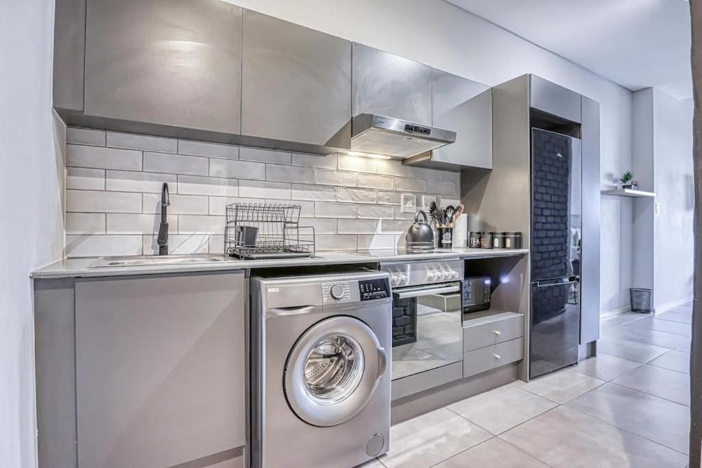 Apartment Sandton At Black Brick