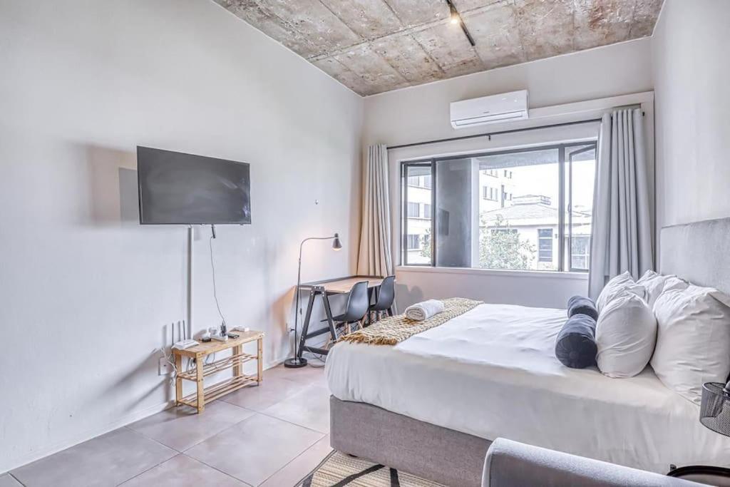 Sandton At Black Brick Apartment *