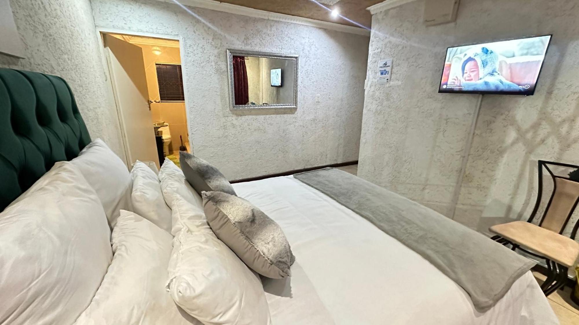 Nyasa In Holiday home