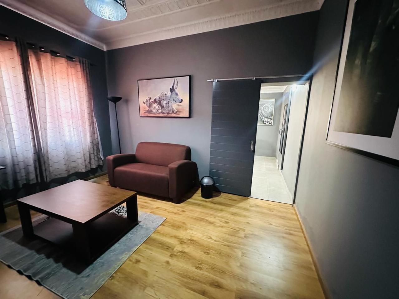 6 The Curve Unit 29 * Johannesburg