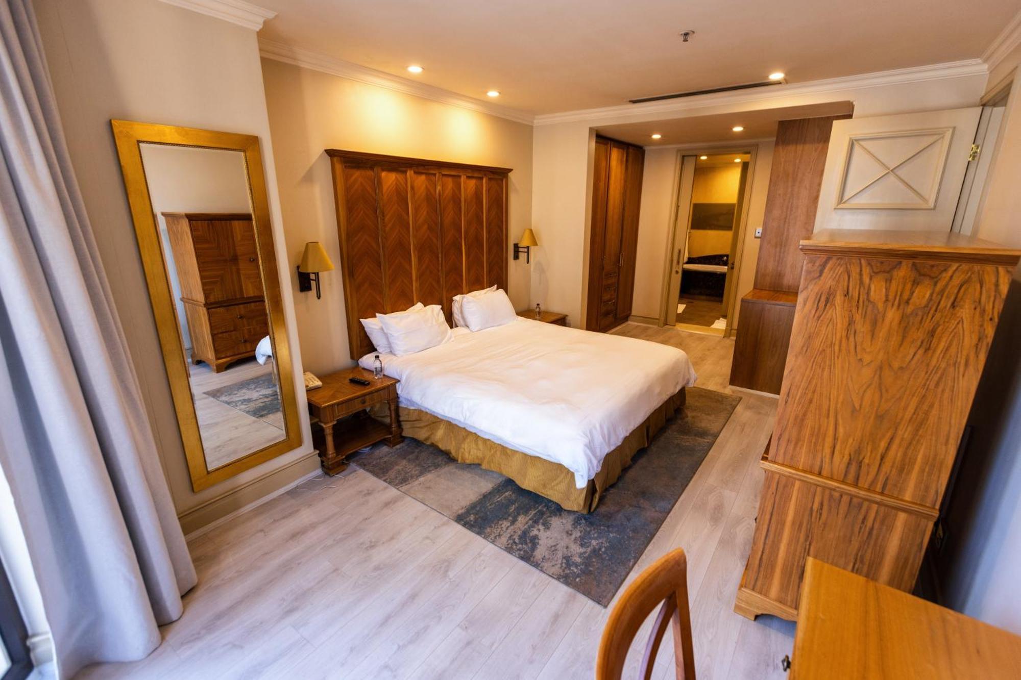 City Nest - Michelangelo Towers Apartment *