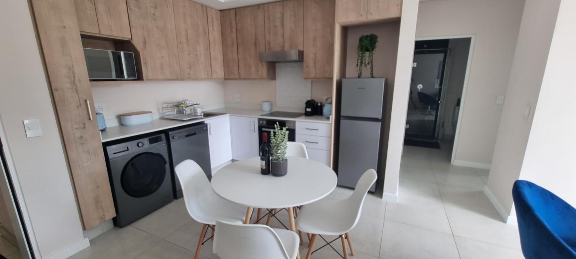 Partial Back Up Power: Modern 2 Bedroom Apartamento *