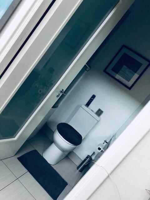 Lovely Exquisite 1 Bedroom Unit In Rivonia Sandton