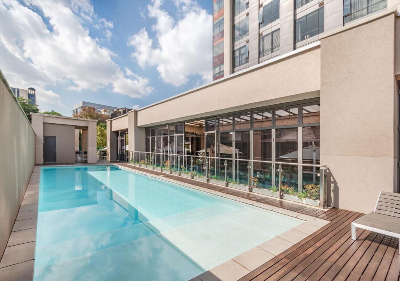 Luxury In Sandton Apartment