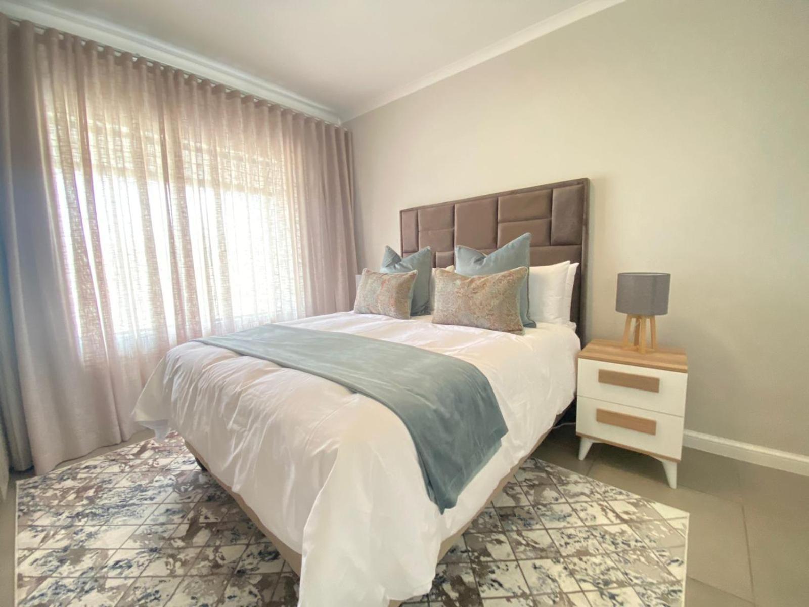 Beautiful 2 Bed, 2 Baths * Johannesburg