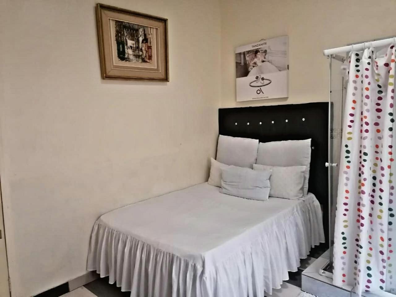 Valleycenter Guest house