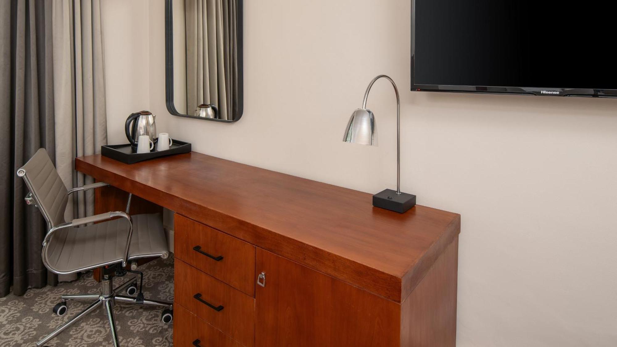 - Sunnyside Park By Ihg Hotel 4*