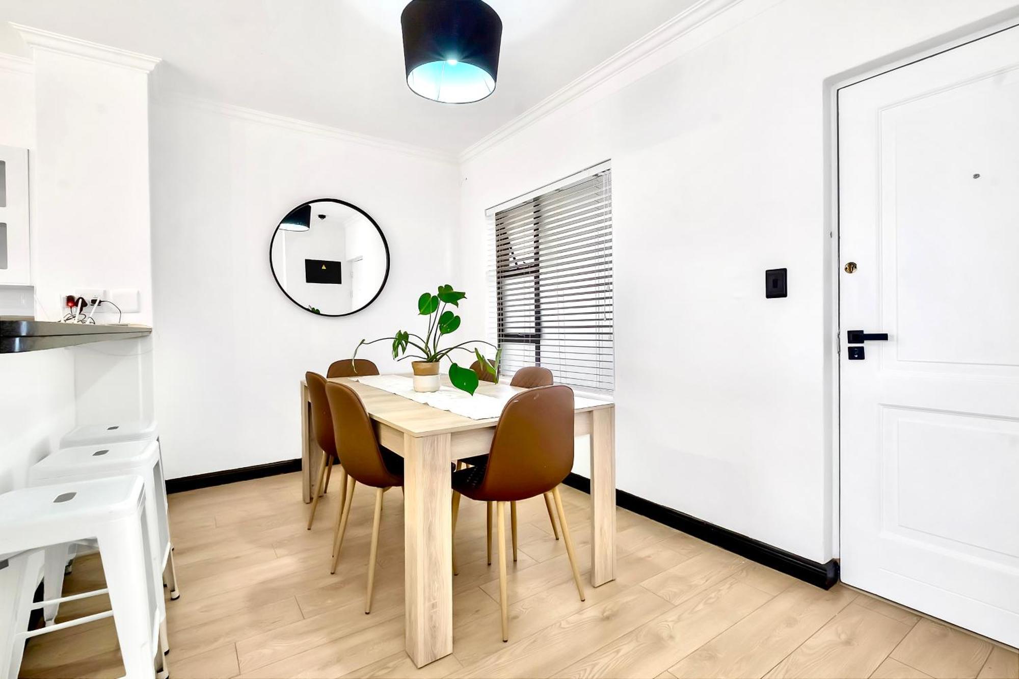 Sandton Lux, 2 Bedroom & 2 Ensuite, No Load Shedding Apartment Johannesburg