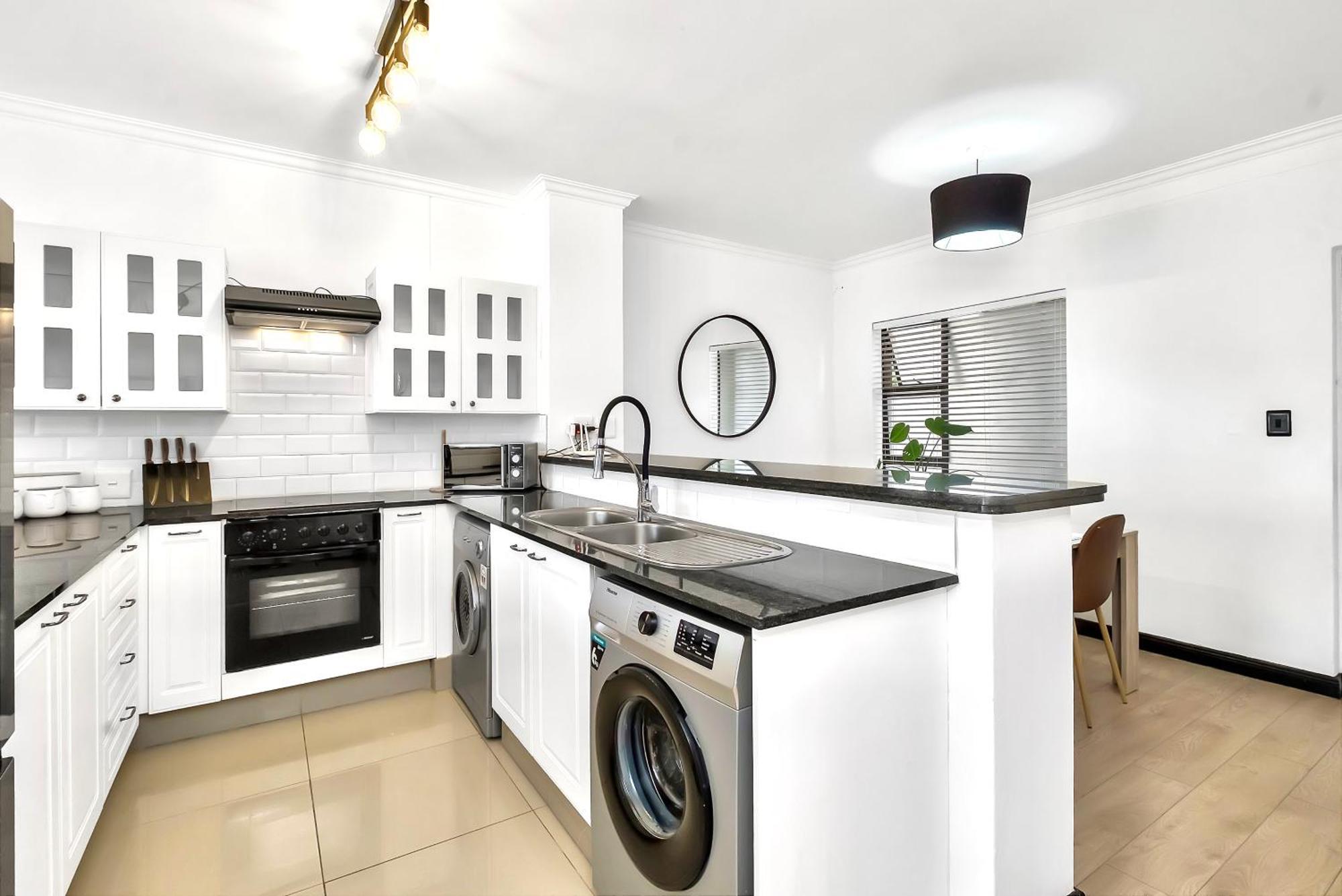 Sandton Lux, 2 Bedroom & 2 Ensuite, No Load Shedding * Johannesburg