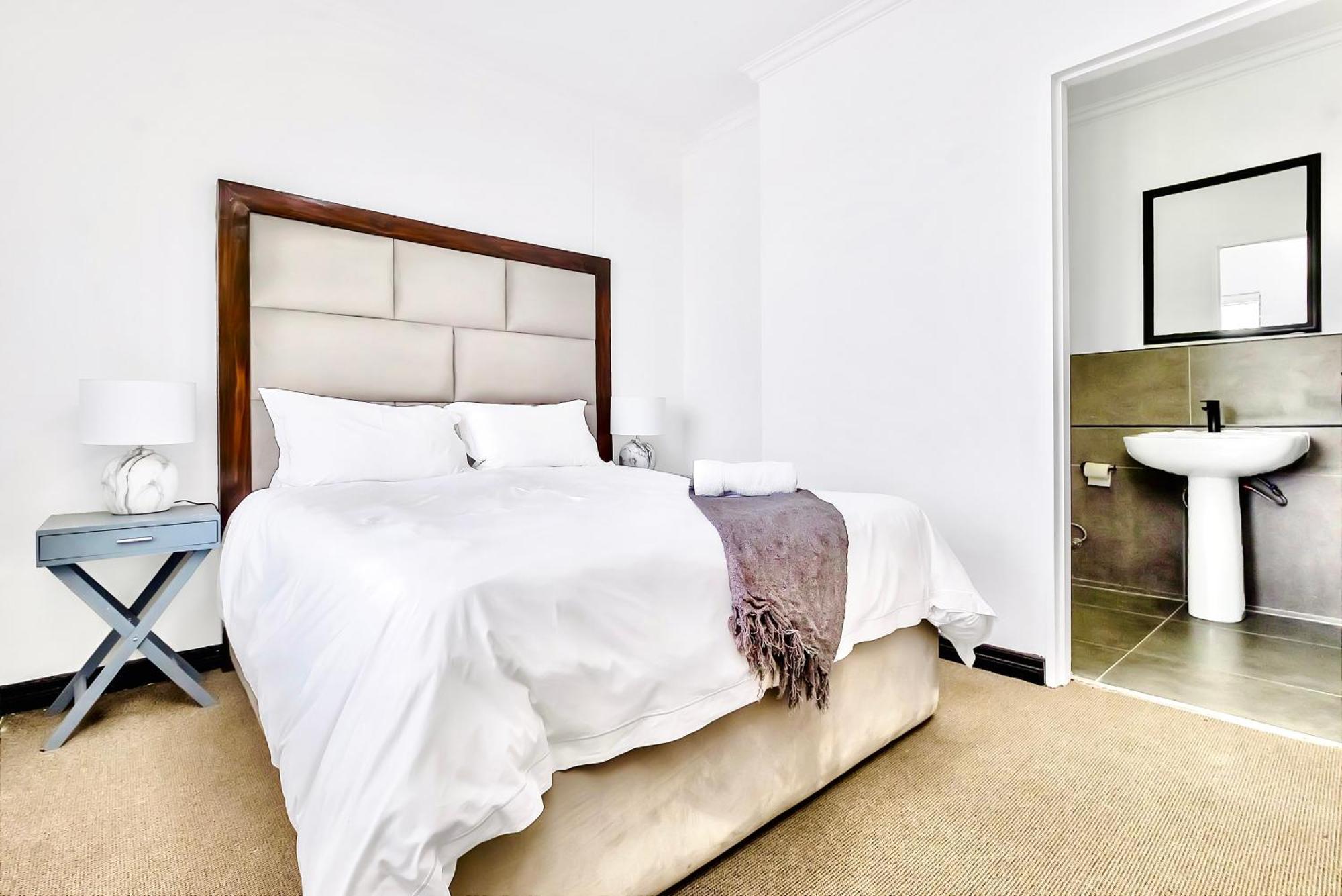 Apartment Sandton Lux, 2 Bedroom & 2 Ensuite, No Load Shedding