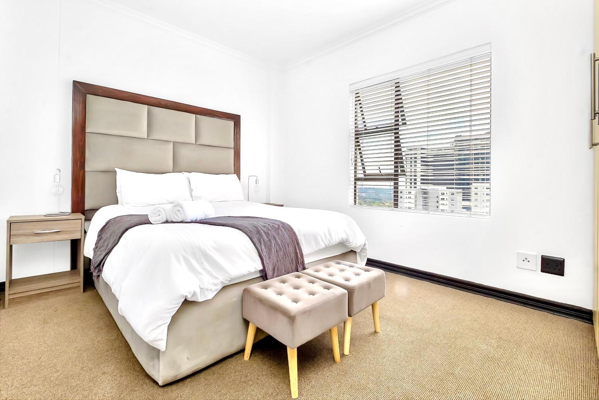 Sandton Lux, 2 Bedroom & 2 Ensuite, No Load Shedding Apartment *