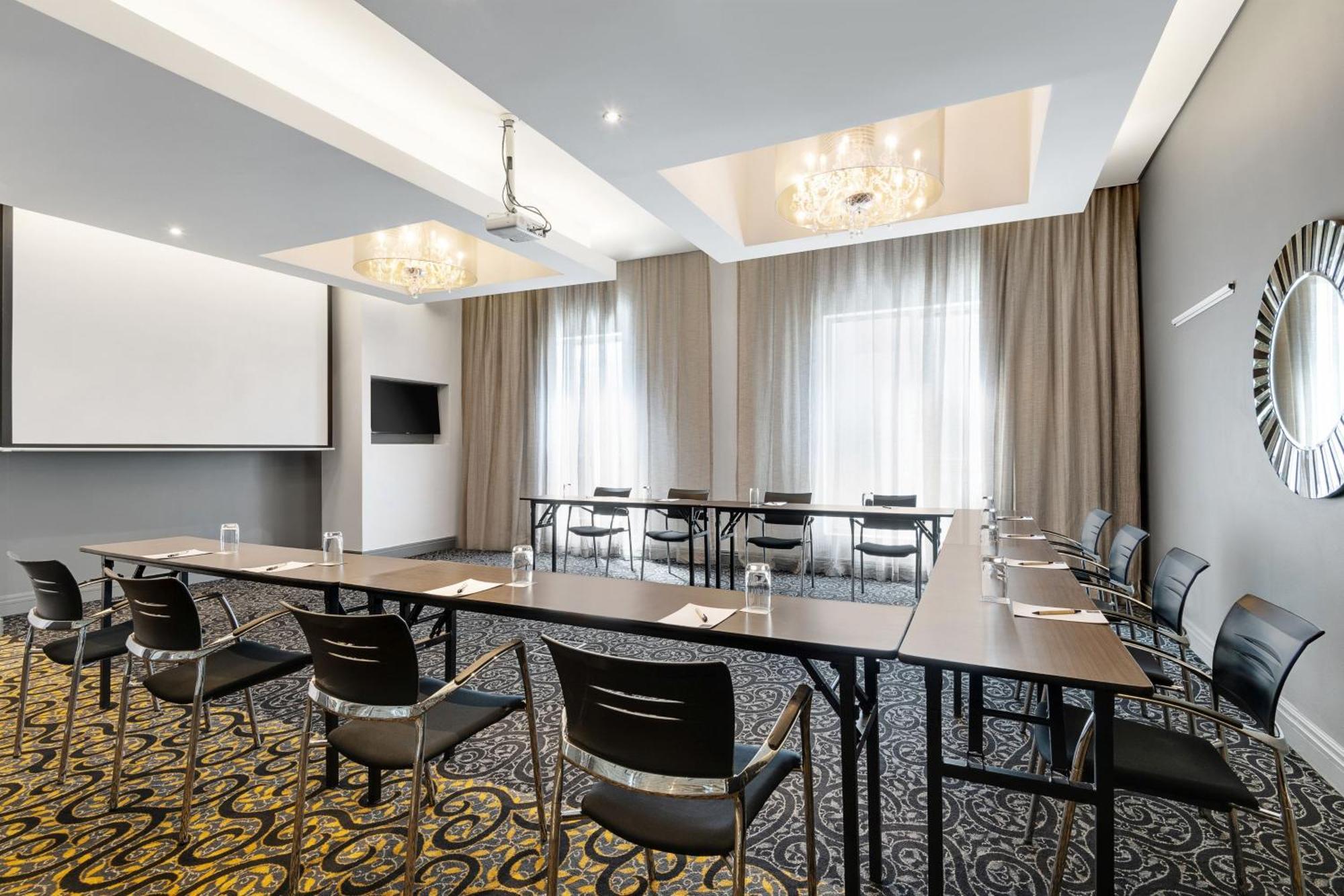 Protea Fire & Ice! By Marriott Melrose Arch 4*