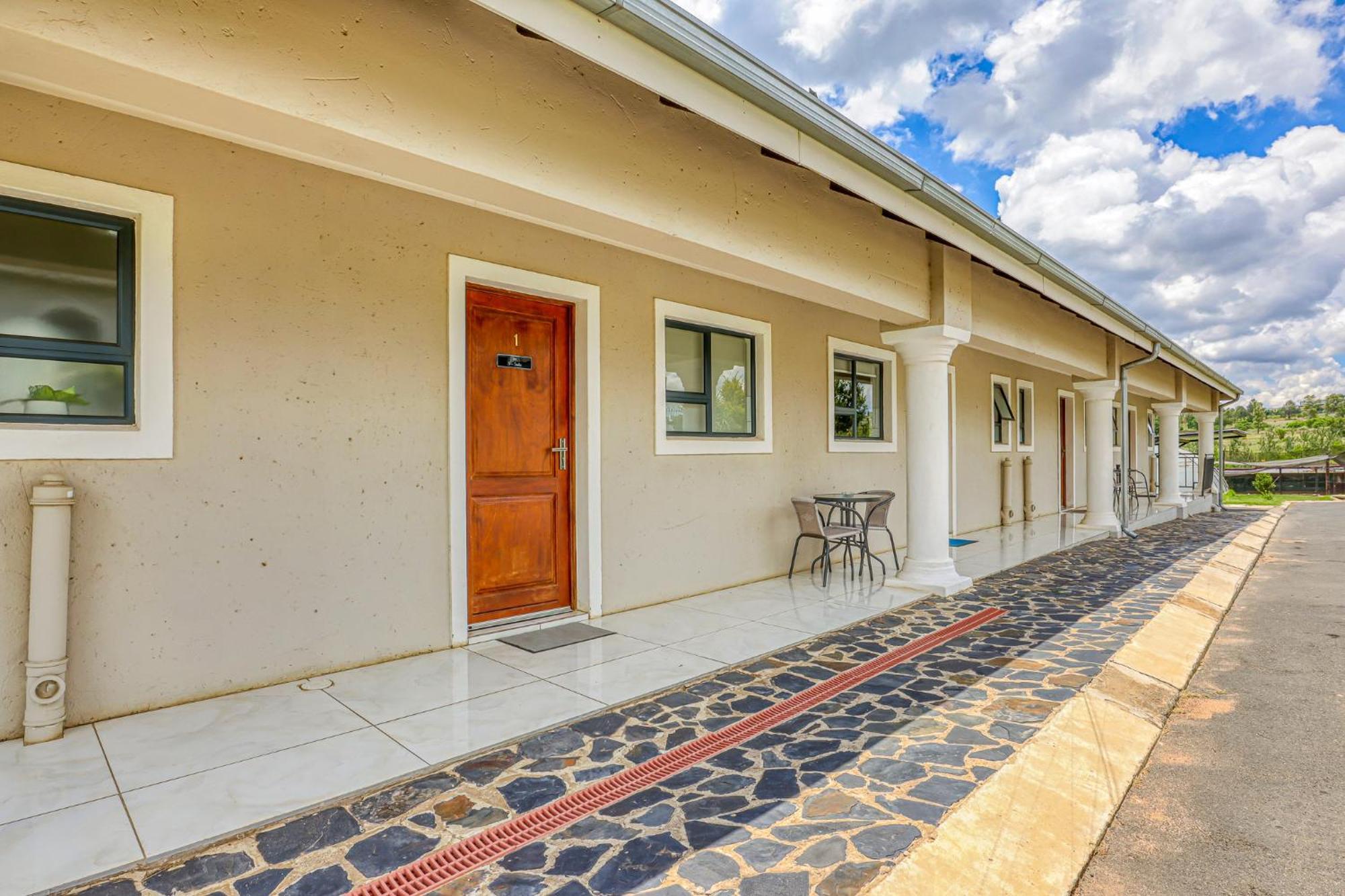Guest house Tasha Luxury Suites, Lanseria Johannesburg