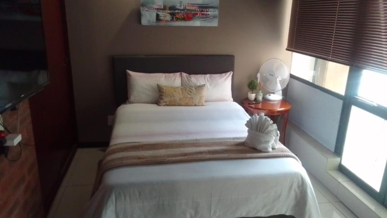 Living Near Nelson Mandela Bridge & Wits Uni Apartment Johannesburg