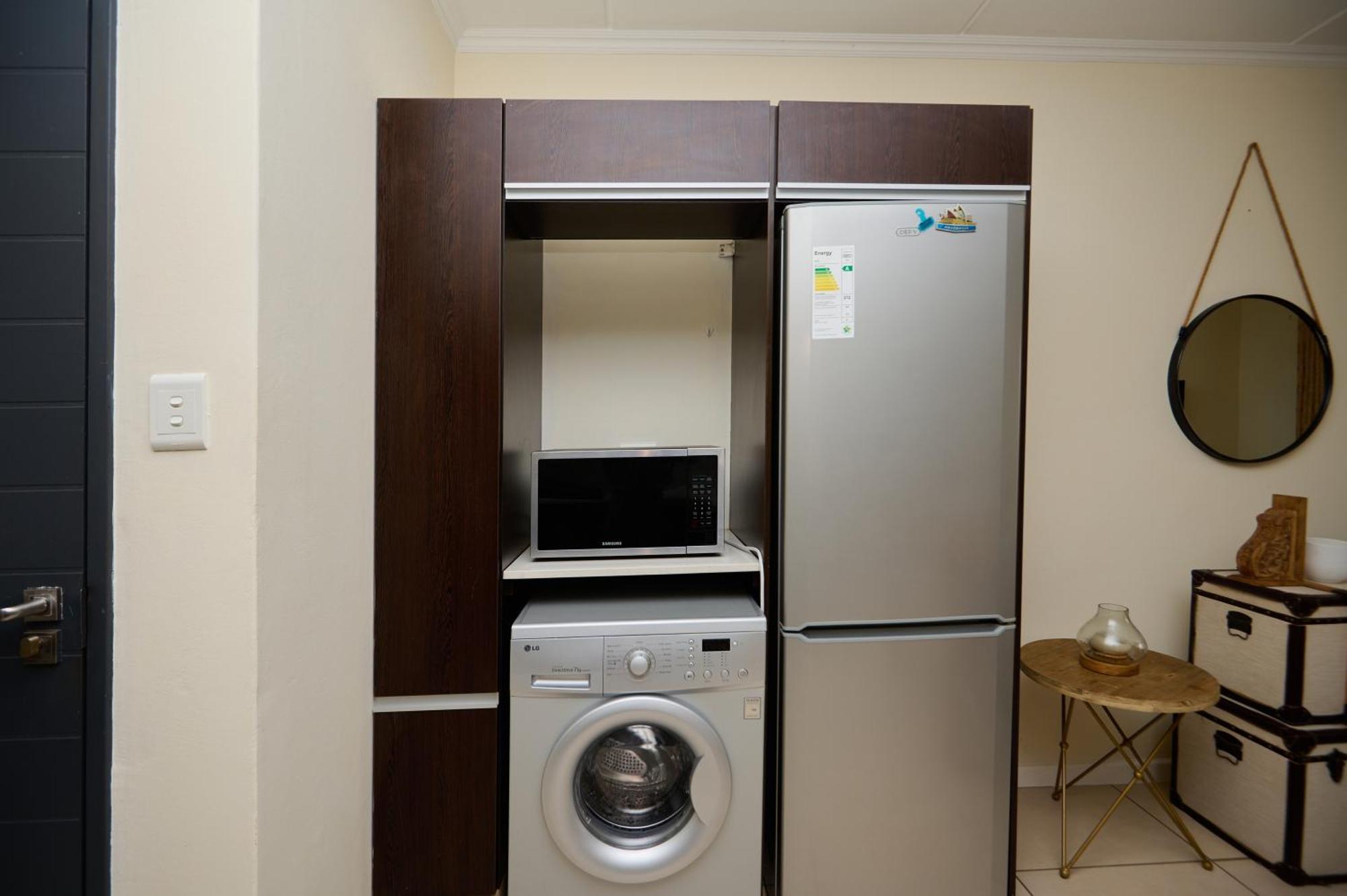 A Charm In Dainfern Near Montecasino Sandton Apartment *