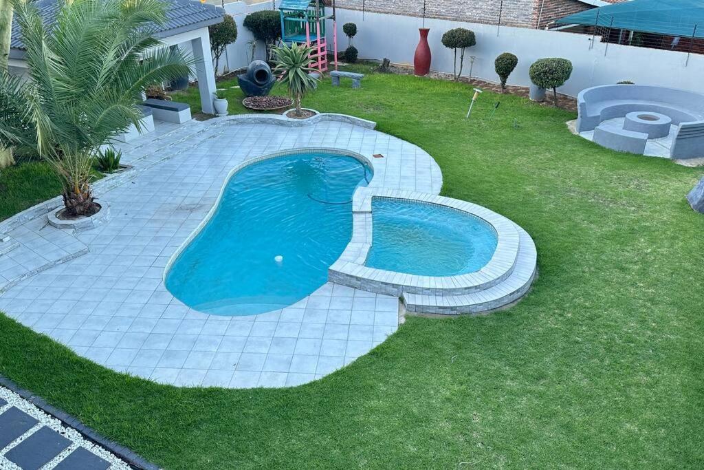 Nyasa * Johannesburg