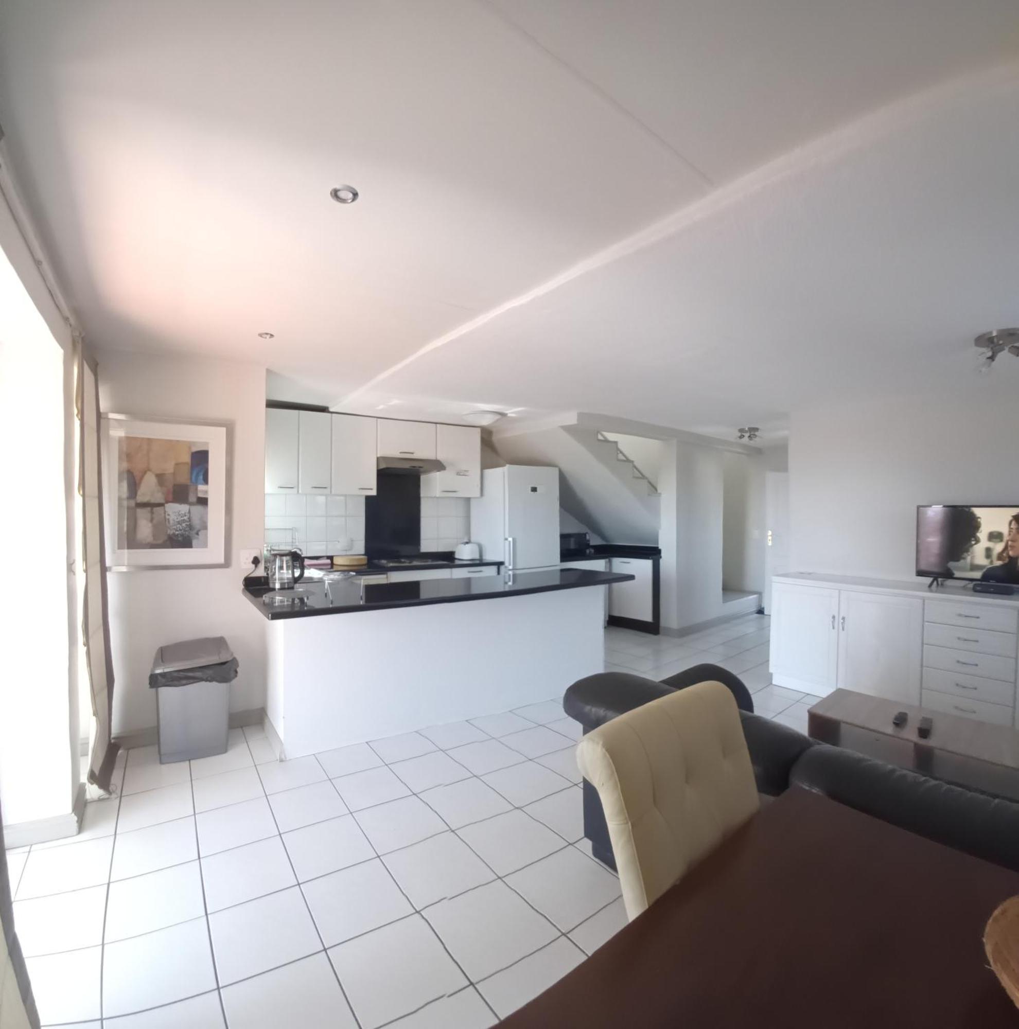 Mount Royal 09 - Large 1 Bed With Balcony * Johannesburg