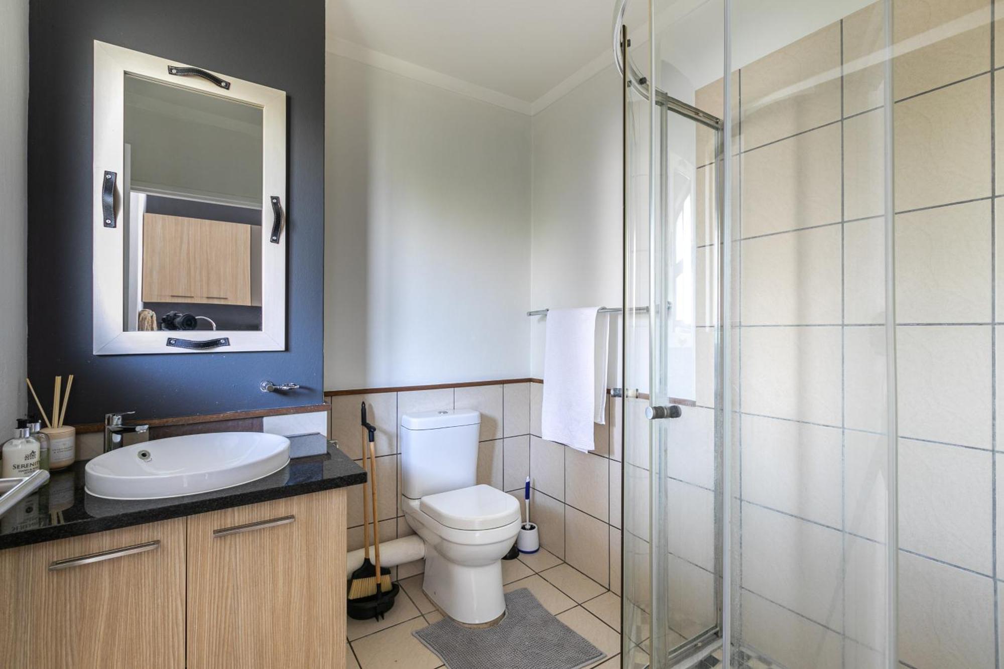 Luxe In Fourways Apartment