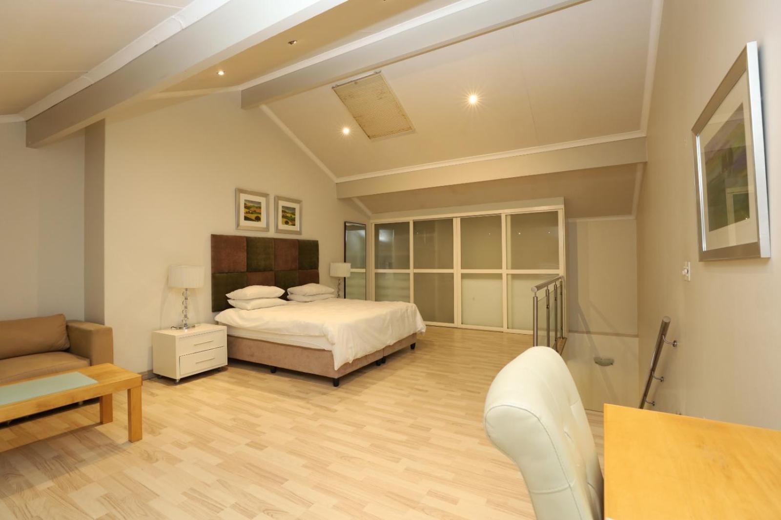 Mount Royal 47 Large 1 Bed With Balcony Johannesburg