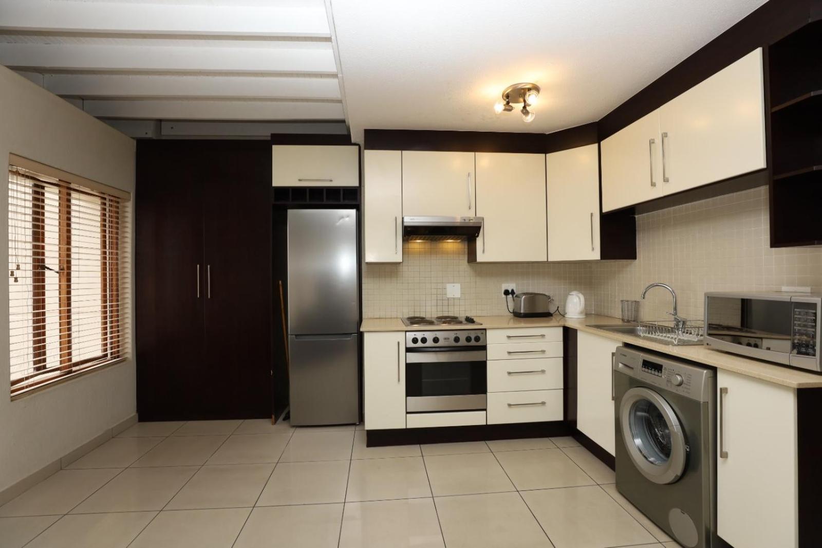 Mount Royal 47 Large 1 Bed With Balcony Johannesburg