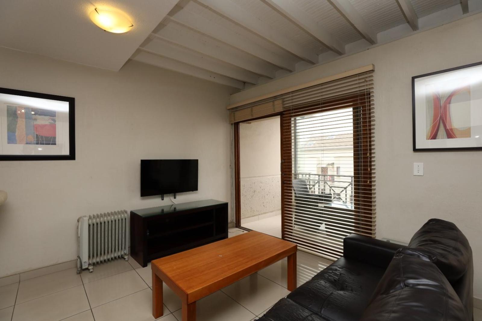 Mount Royal 47 Large 1 Bed With Balcony *