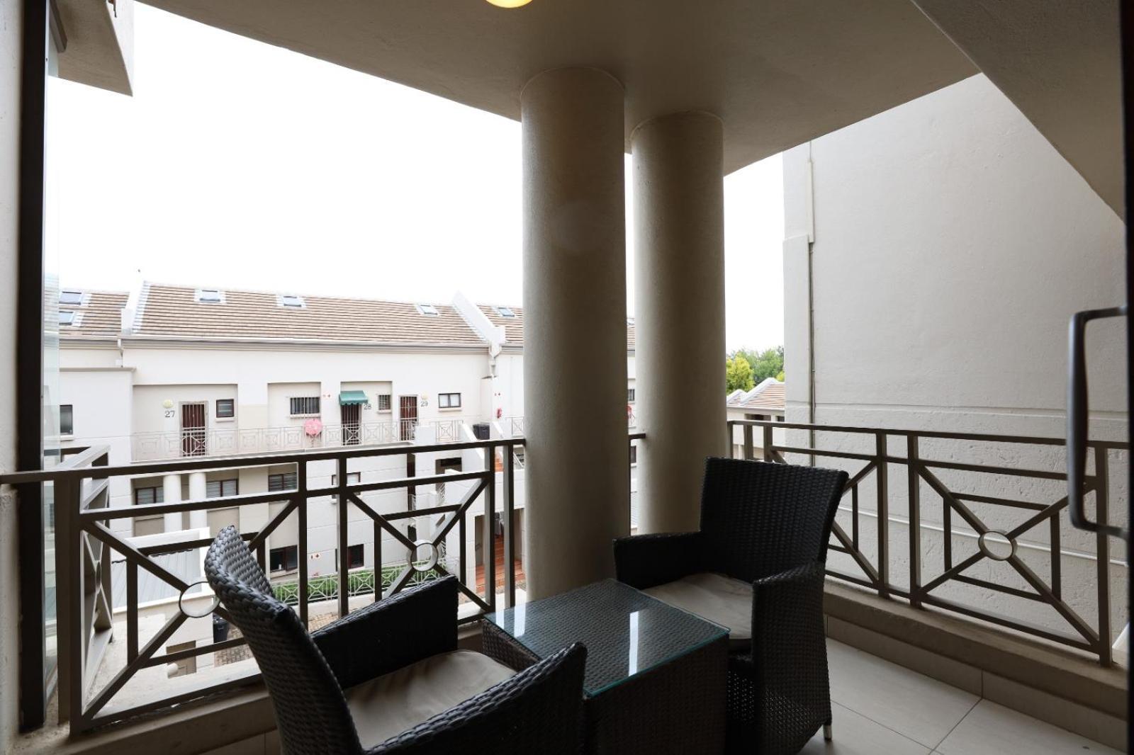 Apartment Mount Royal 47 Large 1 Bed With Balcony Johannesburg