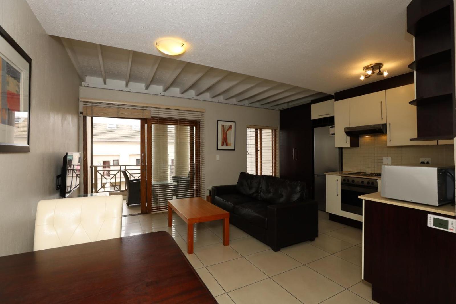 Mount Royal 47 Large 1 Bed With Balcony Apartment Johannesburg