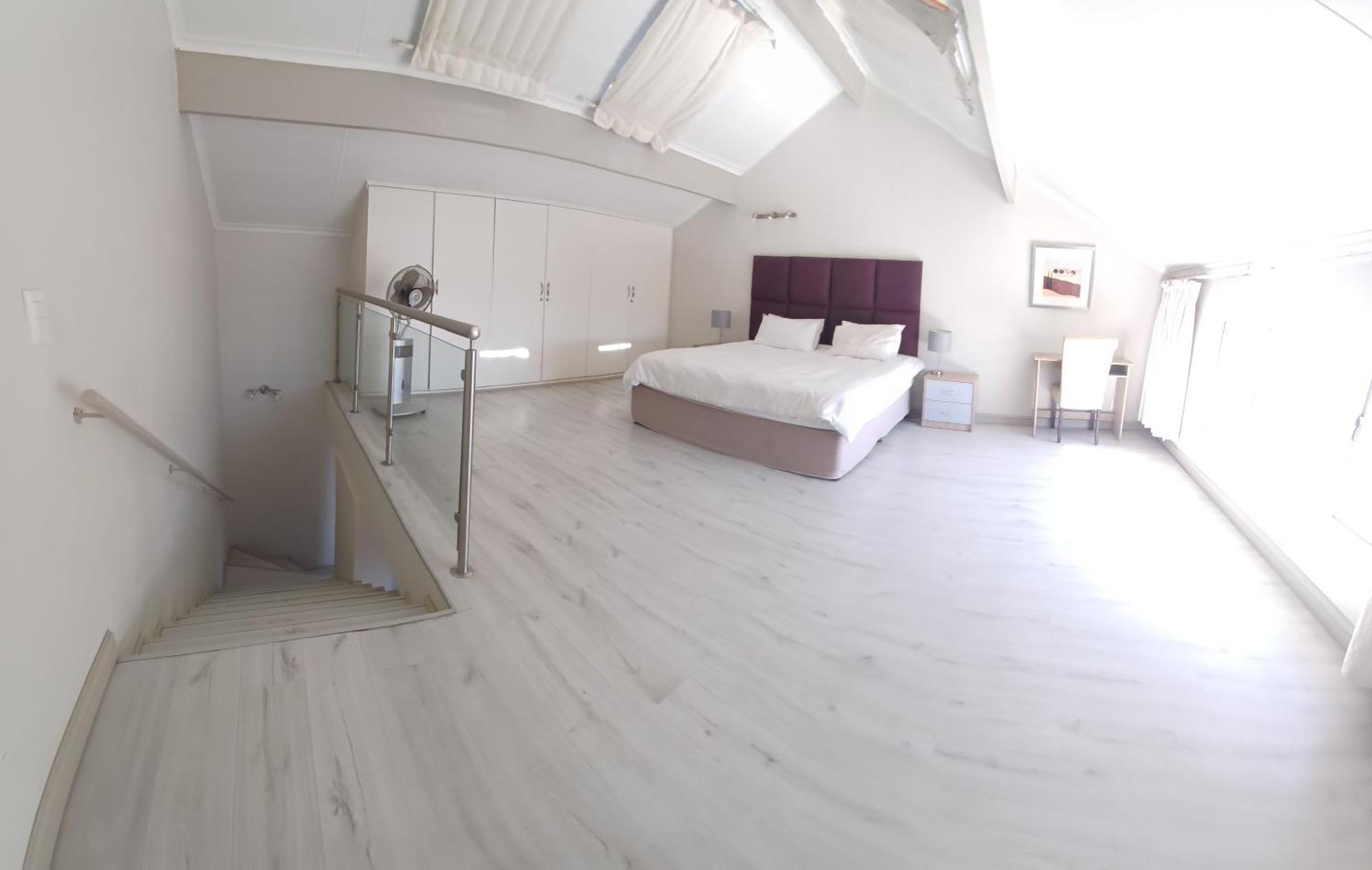 Apartment Mount Royal 09 - Large 1 Bed With Balcony