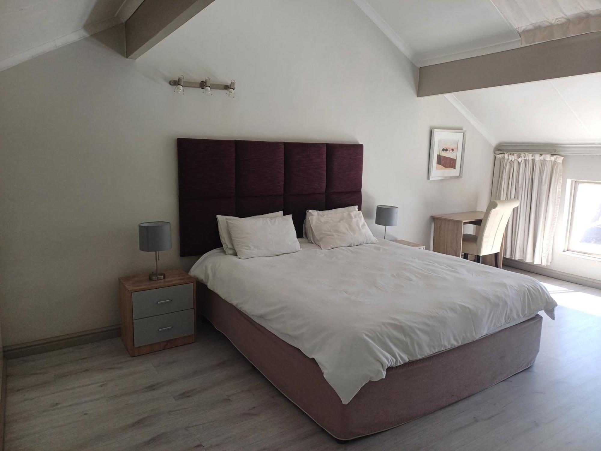 Mount Royal 09 - Large 1 Bed With Balcony *