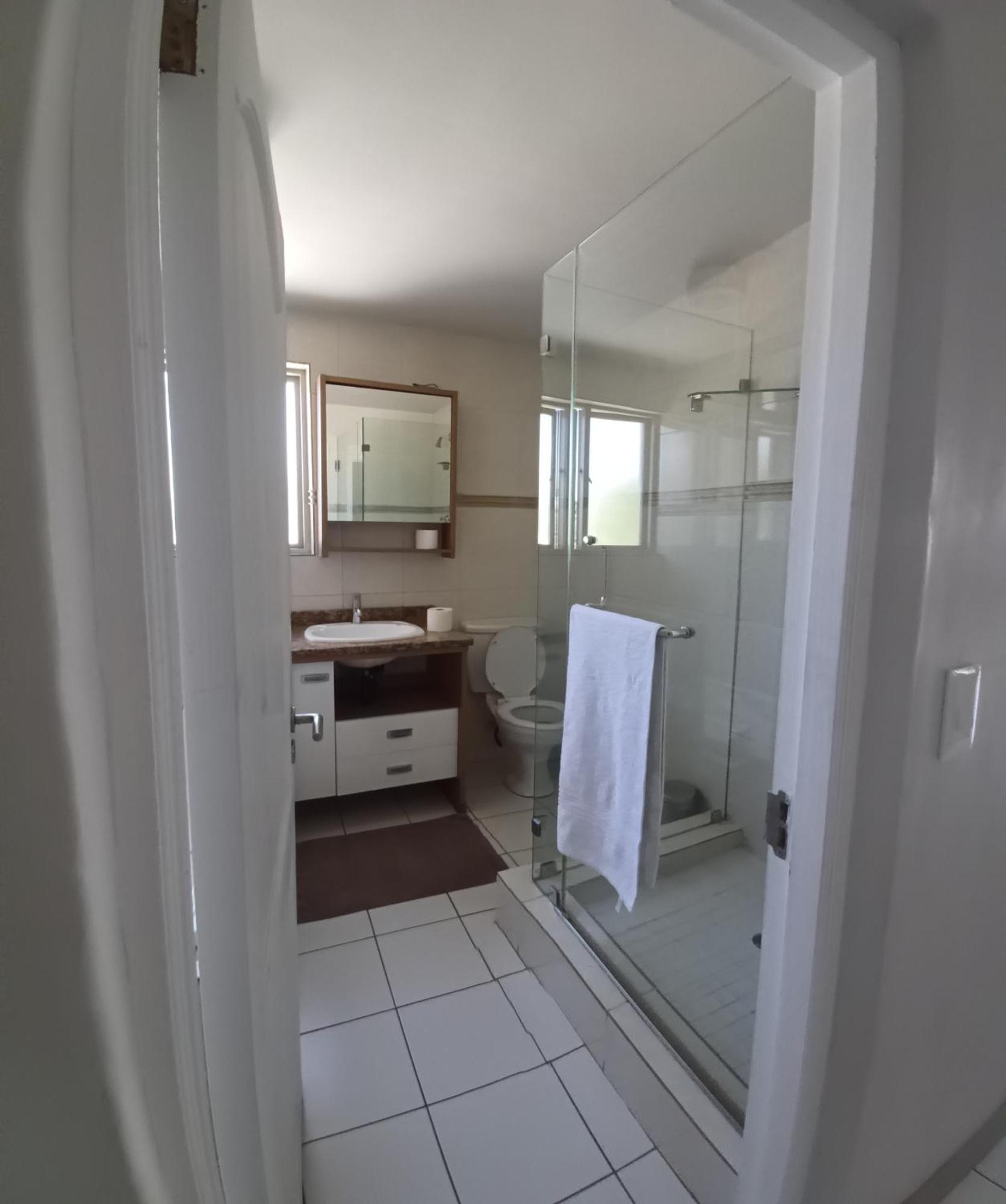 Mount Royal 09 - Large 1 Bed With Balcony