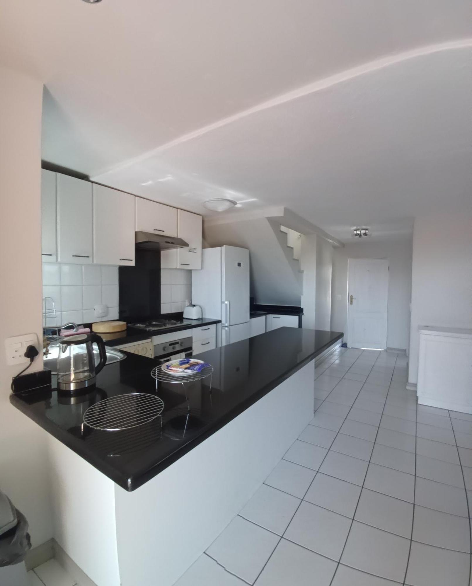 Mount Royal 09 - Large 1 Bed With Balcony Apartment Johannesburg