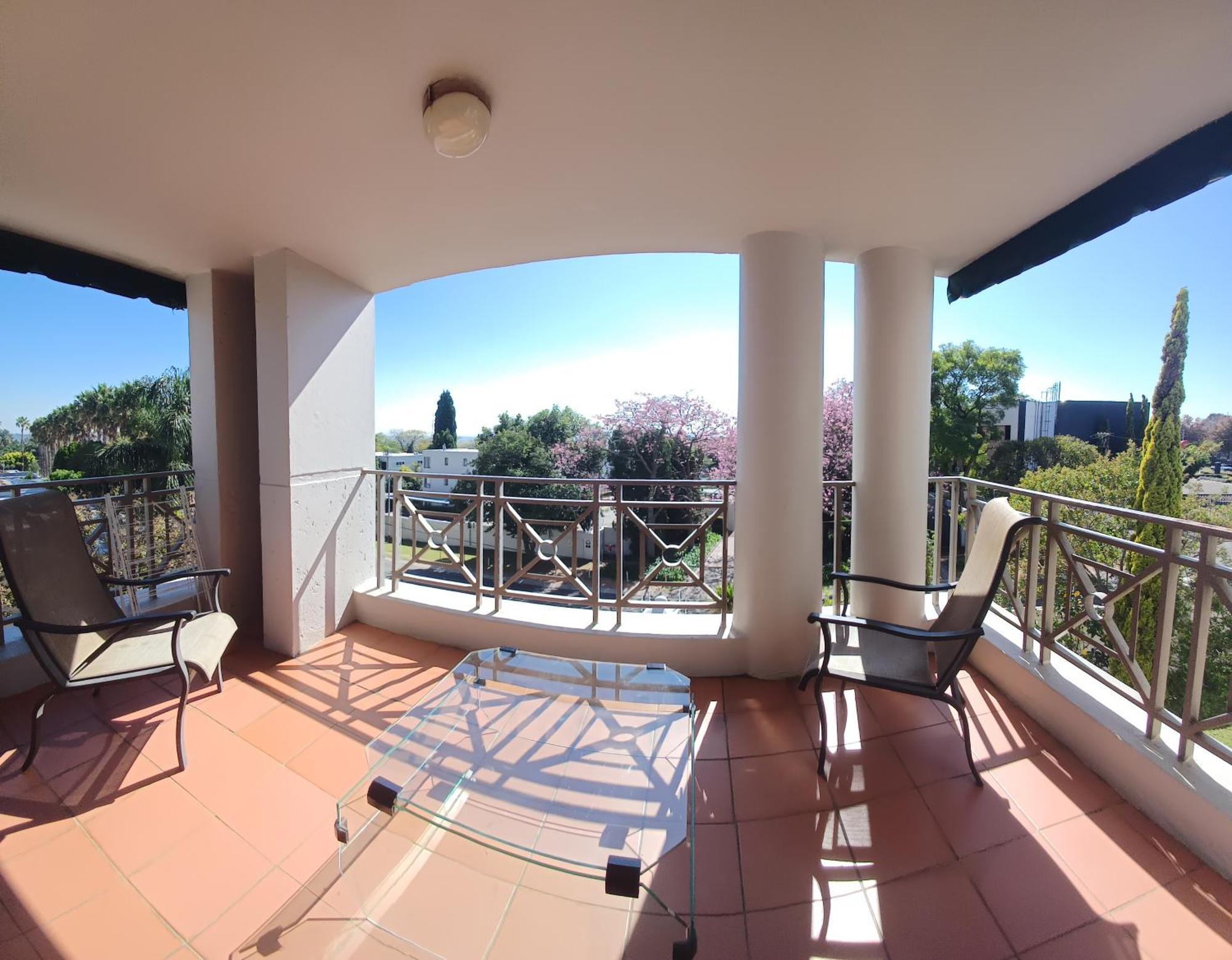 Mount Royal 09 - Large 1 Bed With Balcony Apartment