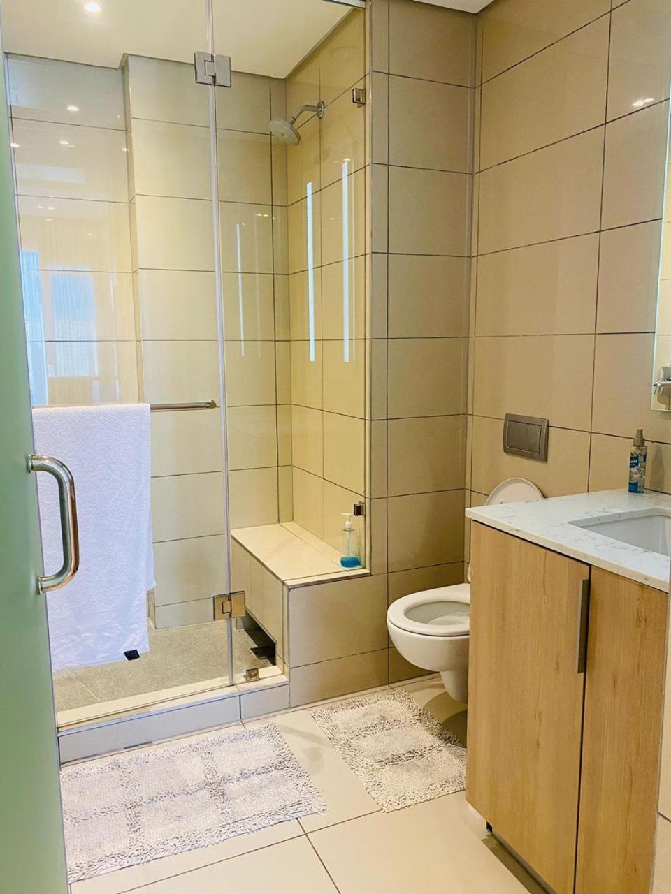 Spacious 2br Near Sandton -no Loadshedding Johannesburg