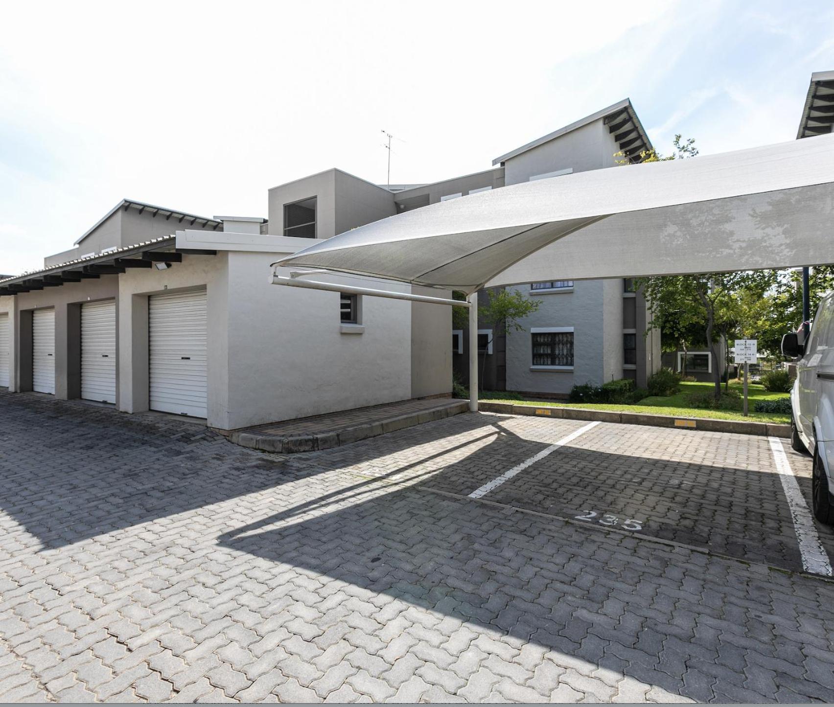 Luxe In Fourways Apartment *