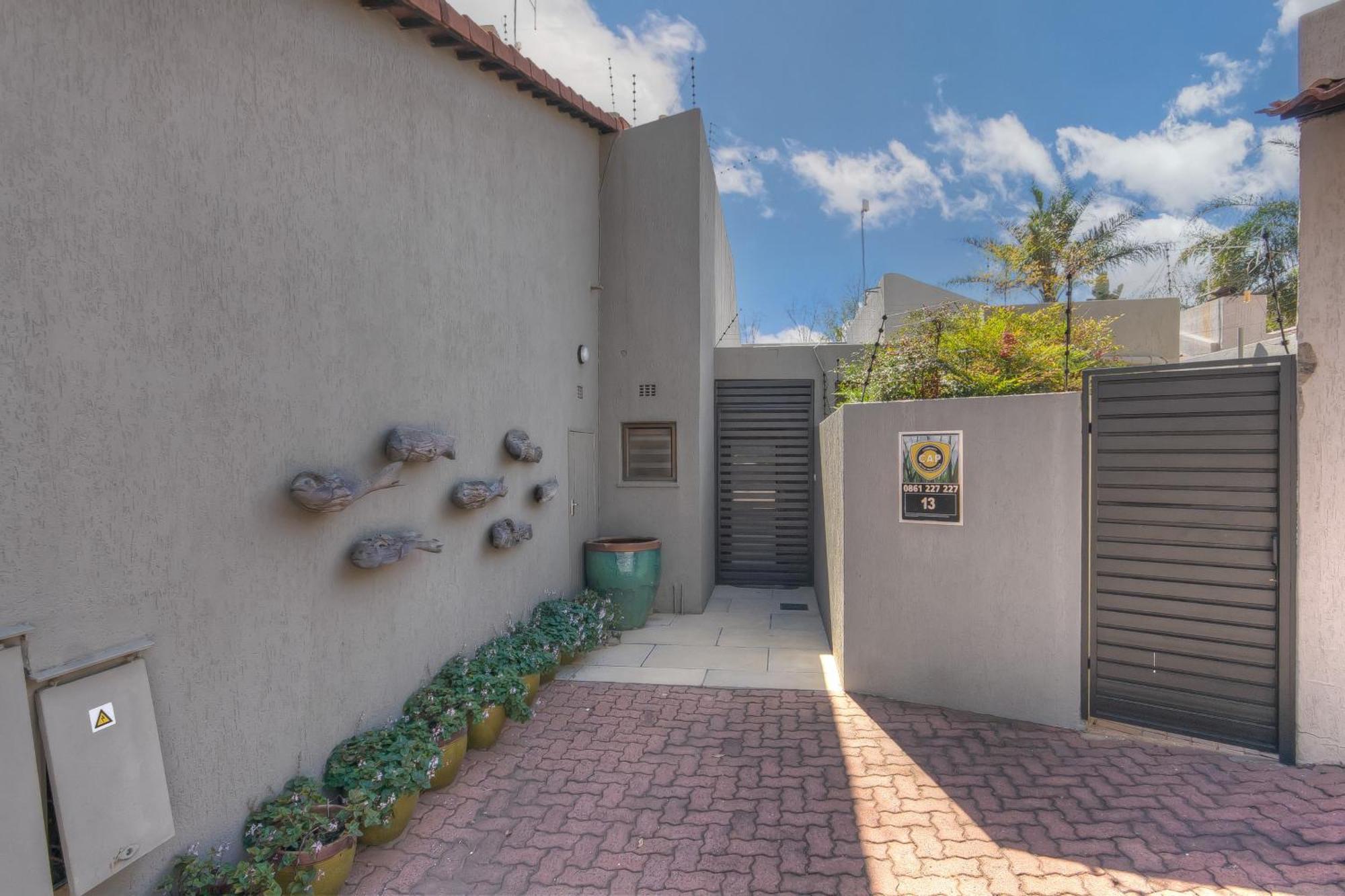 13 Sandown Valley, Sandton Villa *