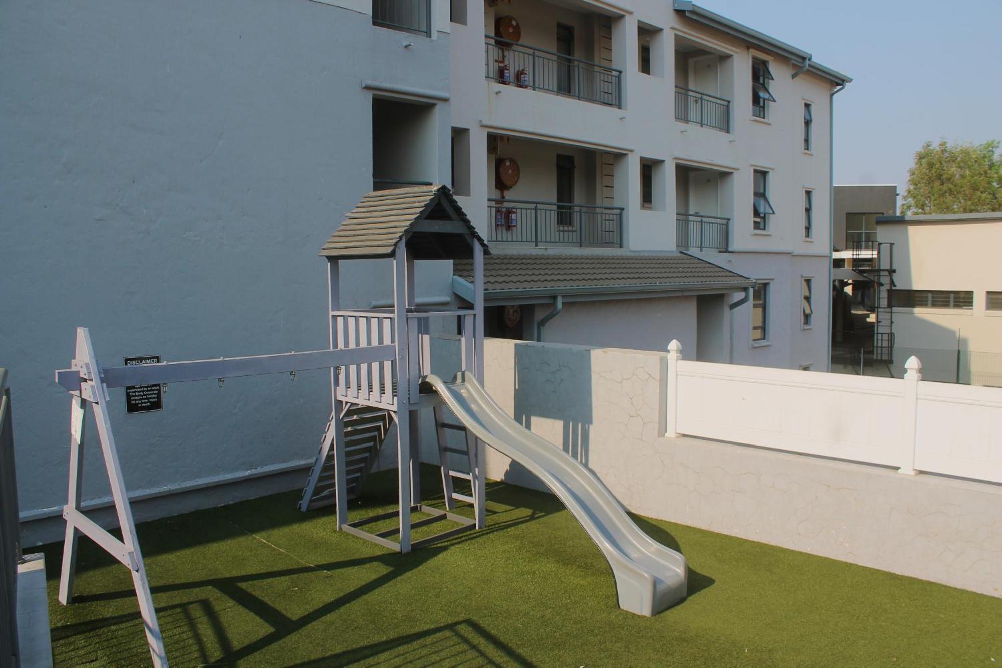 Spacious 2 Bed 2 Bath Wi-fi Netflix Backup Power Apartment Johannesburg